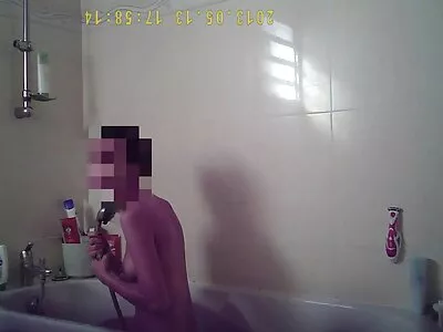 Дівчина ловить хлопців порно секс еротика своїми пишними, оголеними грудьми.