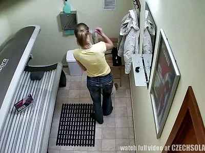 Дрищара еротика без порно з білим, як молоко, членом гідно виебал грудасту мамку.