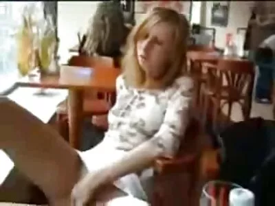 Жорсткі сиськотряски з еротика порн пишненькою брюнеткою.