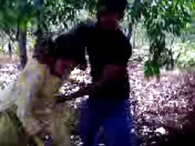 Віддалася сусідові негру, еротика с елементами порно який швидше відчинив їй двері ніж її хлопець.